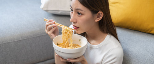 Perché i cinesi mangiano con le bacchette?