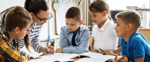 Perché a scuola gli studenti sono divisi in classi?