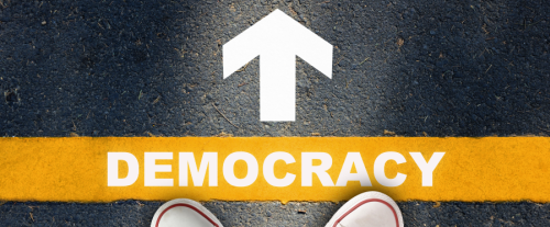 Perché la democrazia è a rischio in alcuni paesi?