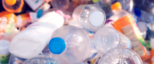 Perché consumiamo molta plastica?
