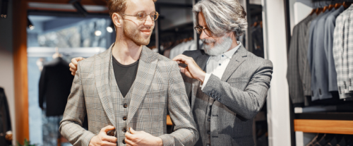 Perché alcune tendenze di moda diventano così popolari?