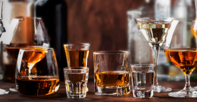 Perché l'alcol modifica i nostri ricordi e li rende più belli?