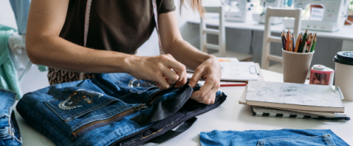 Perché la logomania della moda viene scambiata per "lusso tranquillo"?