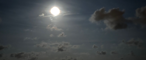 Perché la luna è luminosa?