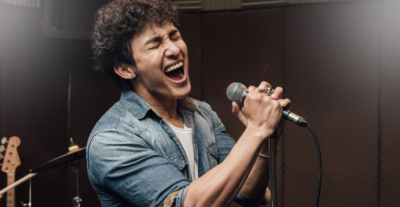 Perché alcune canzoni diventano degli inni generazionali?