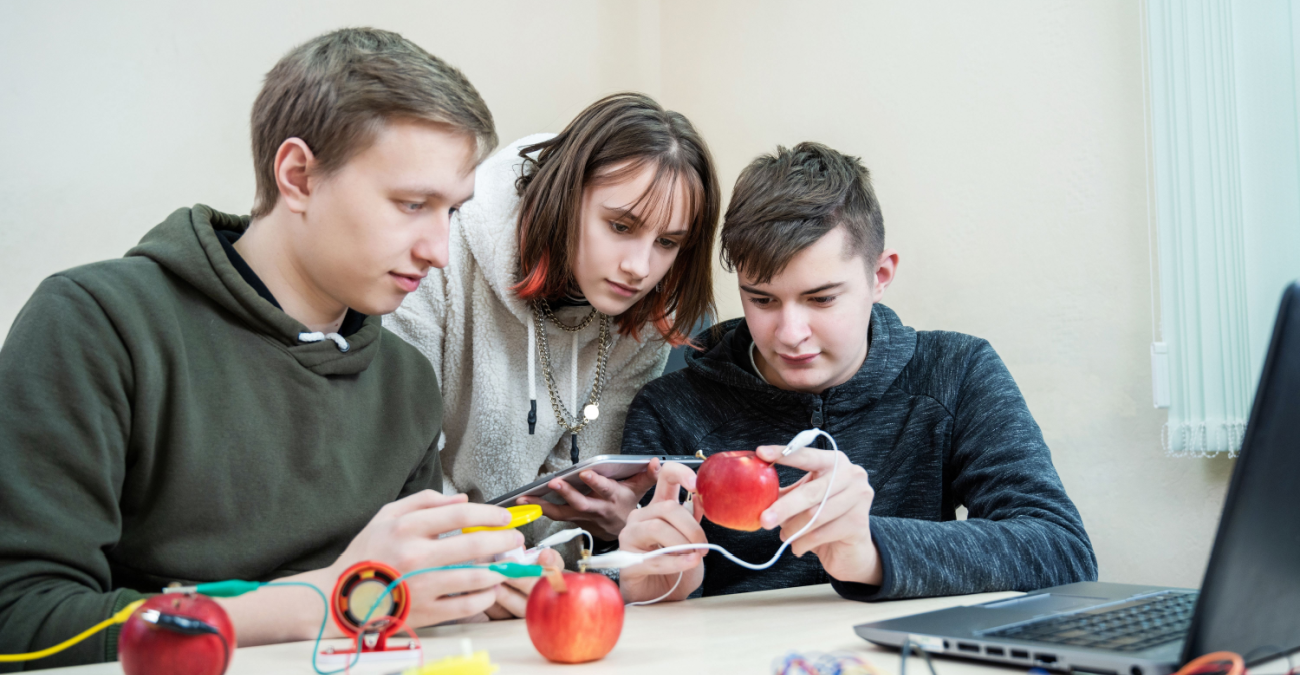 Perché alcuni adolescenti si sentono sopraffatti dalla pressione accademica?
