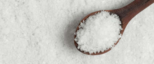 Perché dovremmo evitare l'uso eccessivo di sale nella cucina?