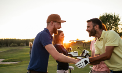 Perché i golfisti indossano un abbigliamento specifico durante il gioco?