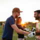 Perché i golfisti indossano un abbigliamento specifico durante il gioco?