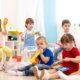 Perché i bambini hanno bisogno di un ambiente sicuro e protetto durante l'infanzia?