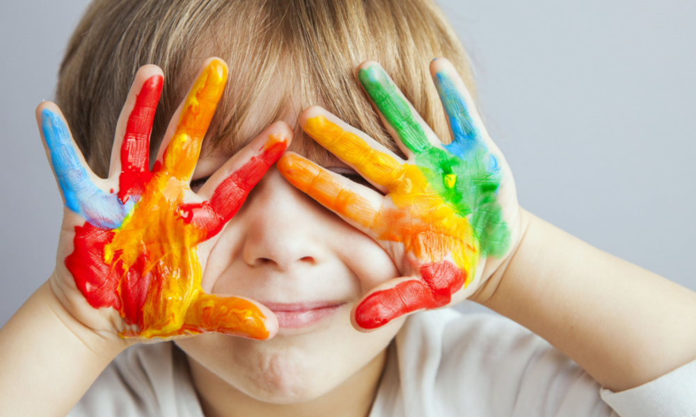 Perché i bambini amano colorare?