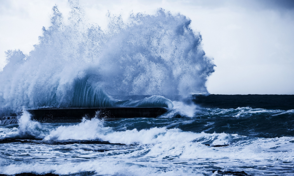 Perché le maree sono più pronunciate in alcune regioni oceaniche?