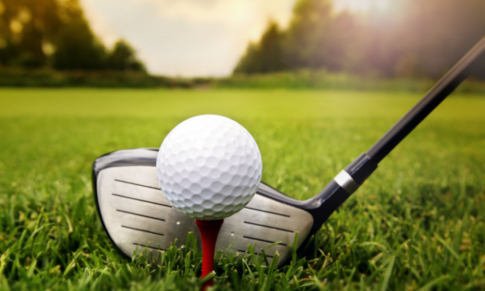Perché mantenere la testa ferma durante il colpo di golf?