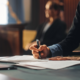 Perché esiste la figura del difensore d'ufficio nel diritto italiano?
