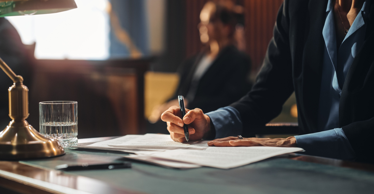 Perché esiste la figura del difensore d'ufficio nel diritto italiano?