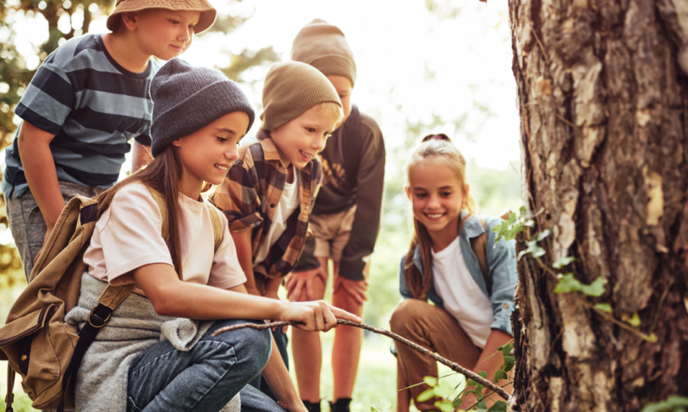 Perché i bambini sperimentano la curiosità e l'entusiasmo durante l'infanzia?
