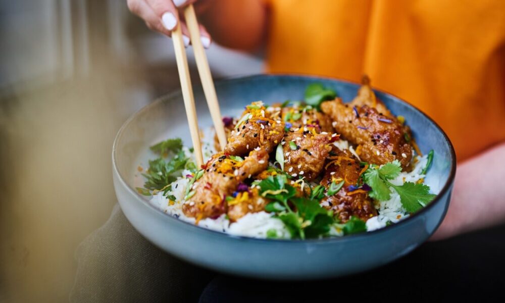 Perché in Oriente si mangia con le bacchette?