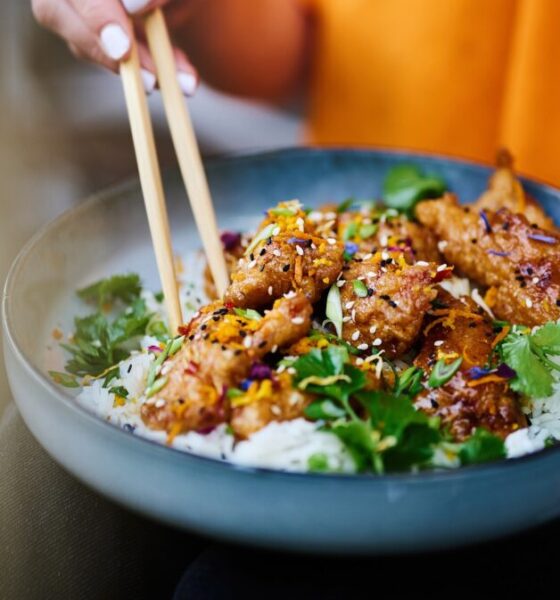 Perché in Oriente si mangia con le bacchette?