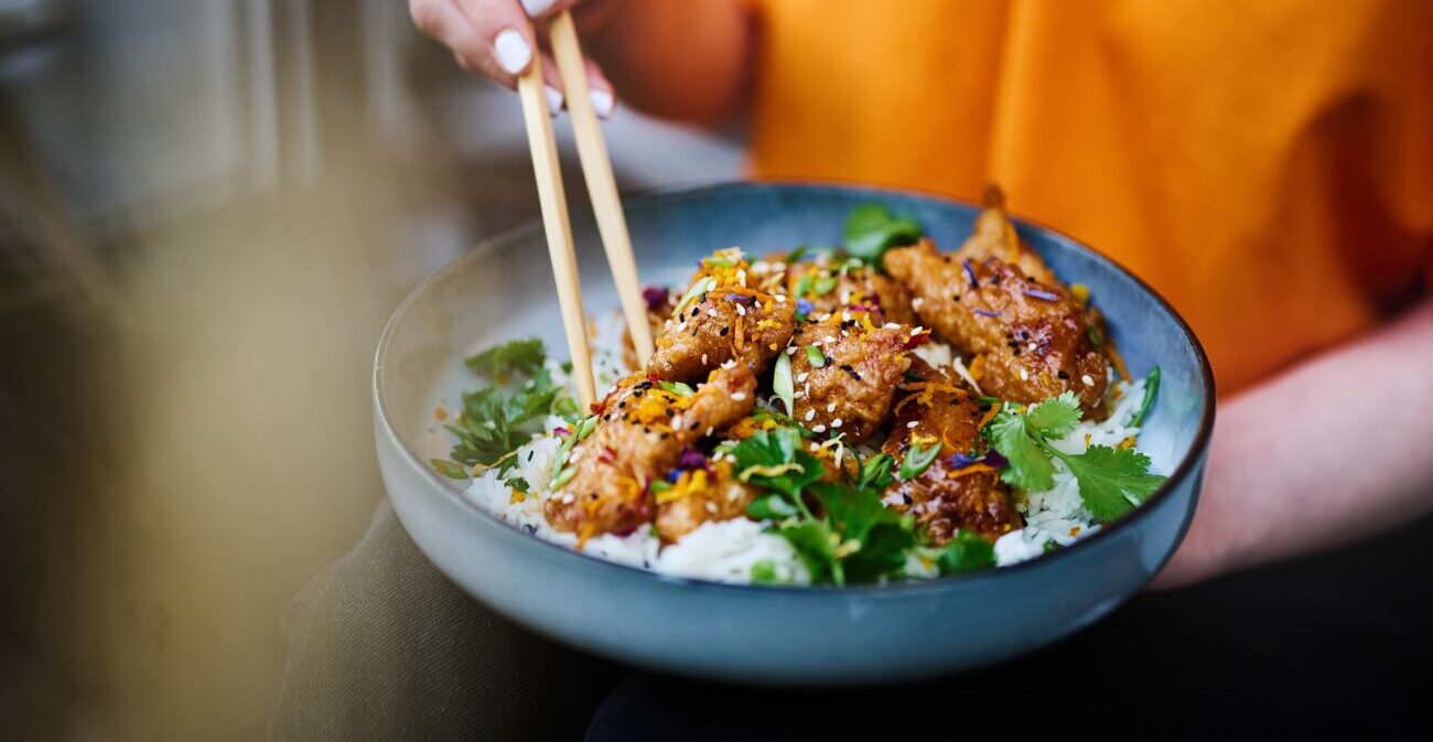 Perché in Oriente si mangia con le bacchette?