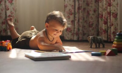 Perché gli schermi hanno conseguenze sui bambini sotto i 2 anni?