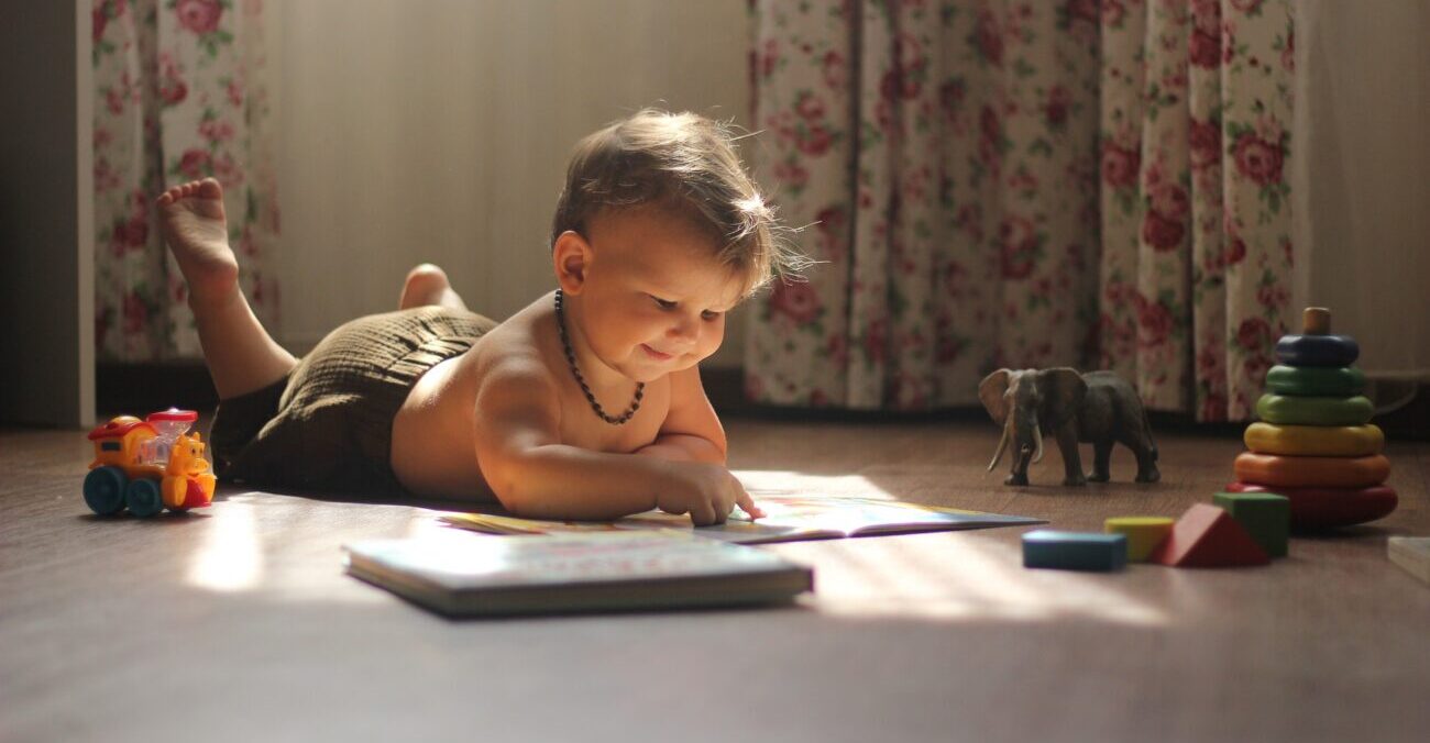 Perché gli schermi hanno conseguenze sui bambini sotto i 2 anni?
