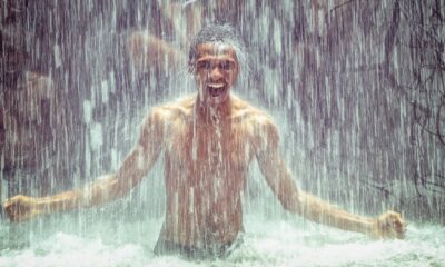 Perché le persone amano cantare sotto la doccia?