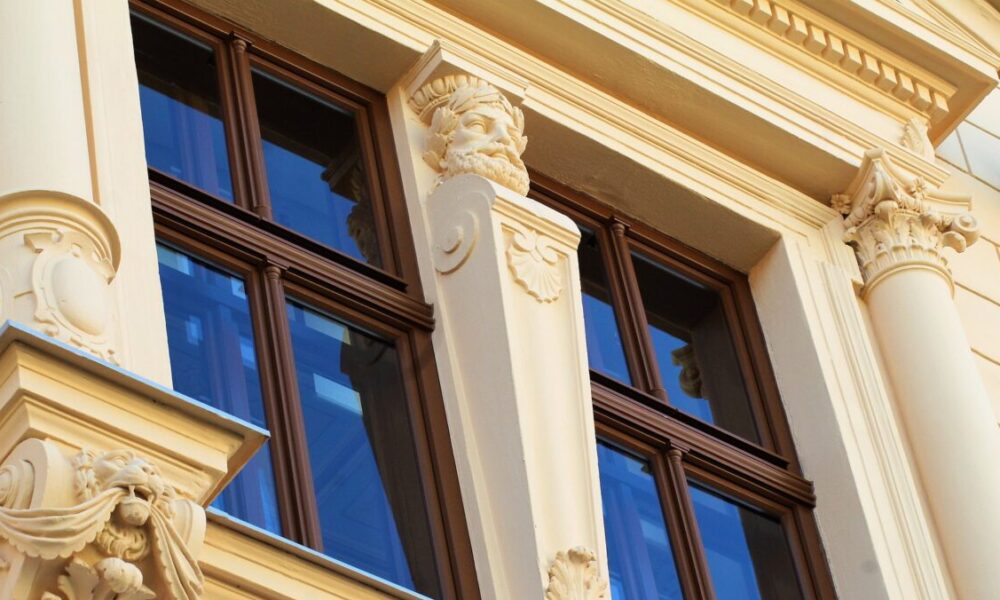 Perché alcuni edifici storici vengono preservati e restaurati?