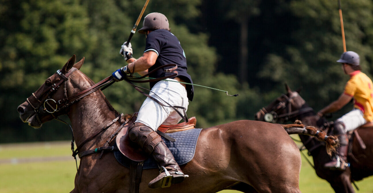 Perché il polo è considerato uno degli sport più antichi e aristocratici?